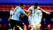 Messi deja en el camino a Giménez.